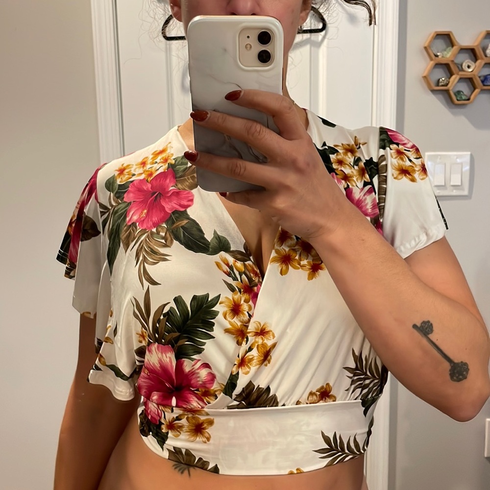 Crop top - Picture 2 of 3